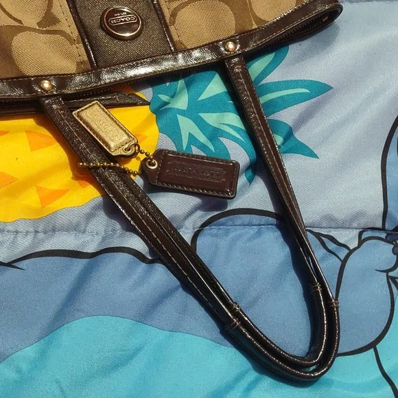 Coach - Picture 5 of 7